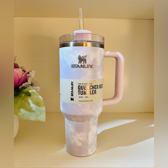 🎉LAST PIECE🎉Stanley 40 oz. Quencher H2.0 FlowState Tumbler Wisteria Tie Dye - Picture 6 of 12